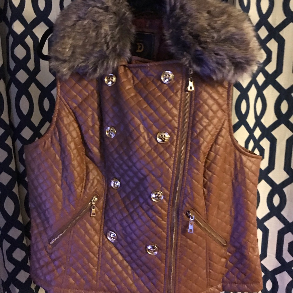 Faux leather vest with faux fur collar